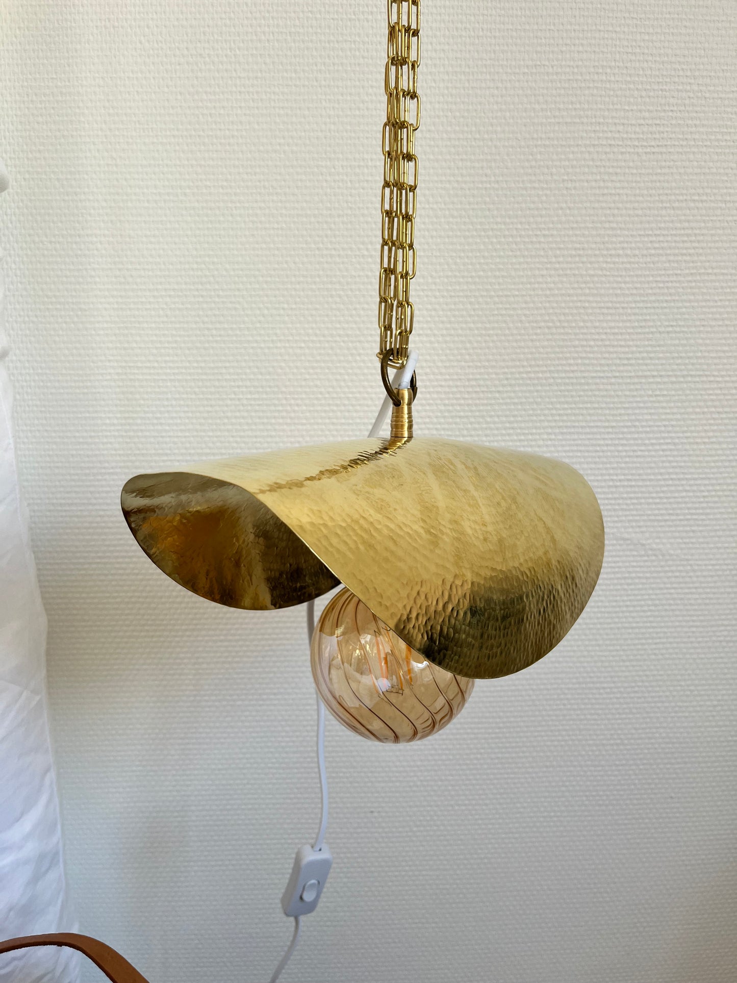Jeanne – Brass pendant light – Gold