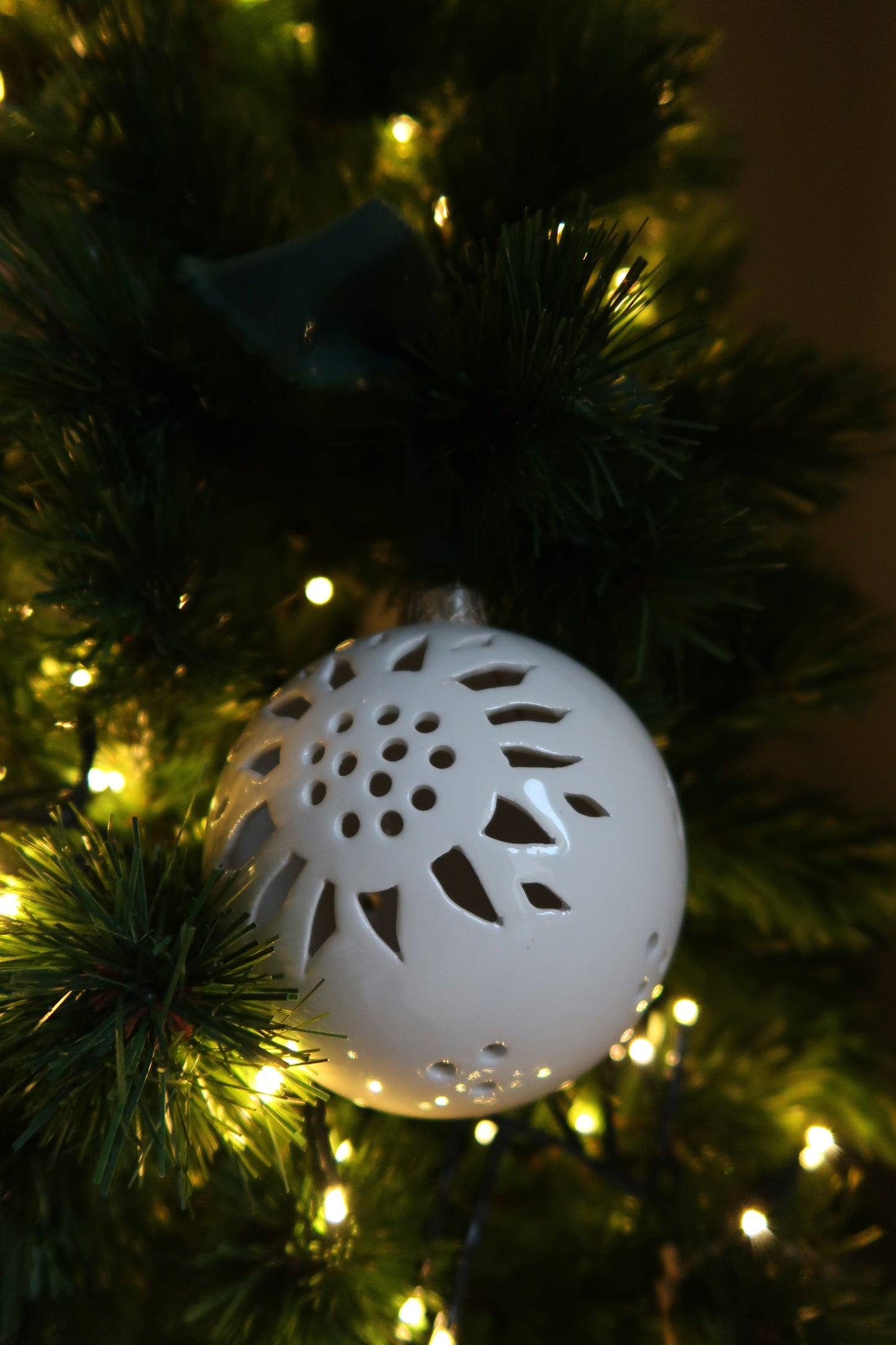 Holly - Boule de noël - Céramique - Fait main