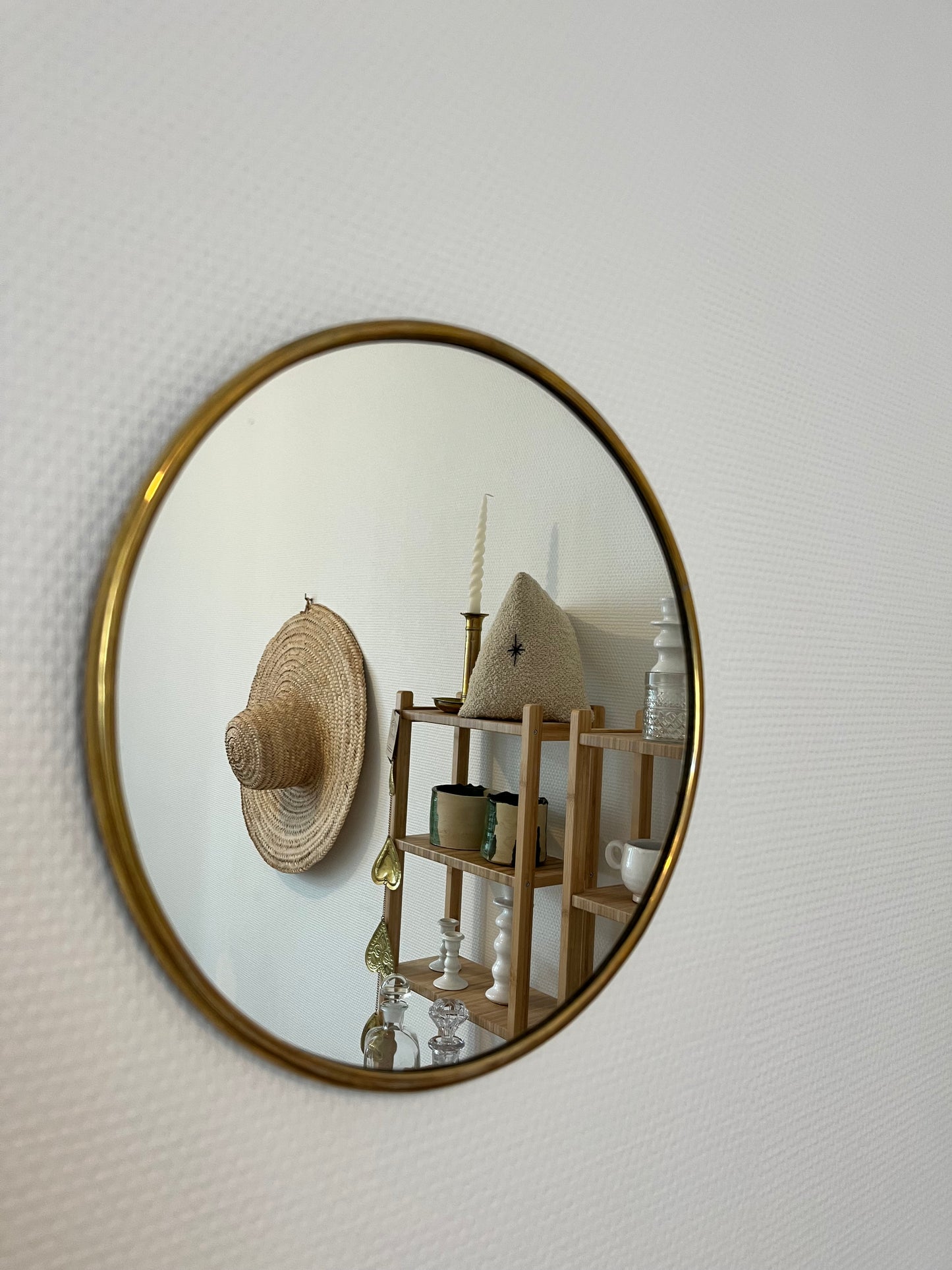 Jade - Round mirror - Brass - Gold