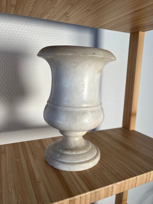 Aria - Vase Médicis en Marbre Blanc - Élégance Intemporelle - Vintage