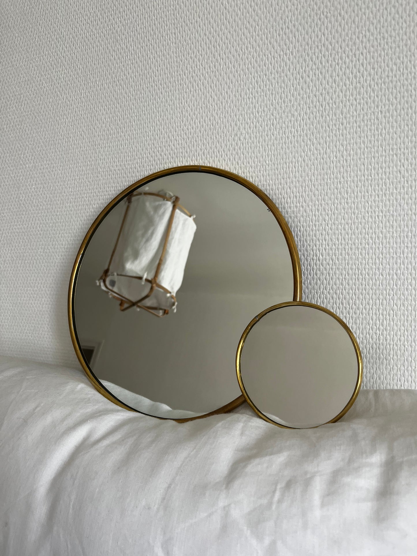 Jade - Round mirror - Brass - Gold