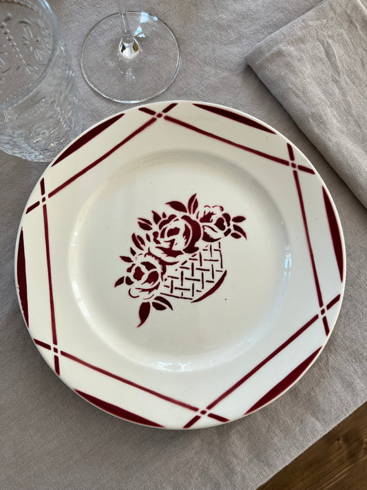 Suzanne - Plate with burgundy patterns - Vintage